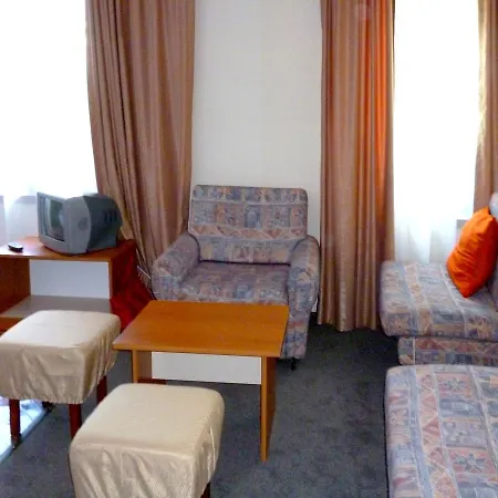 ゲストハウス Elfi 2*