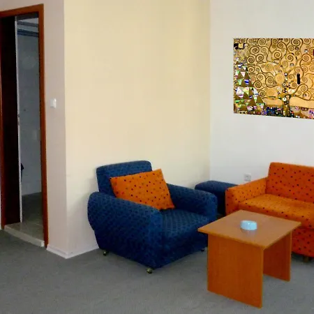 Elfi ゲストハウス 2*