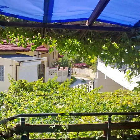 Elfi ゲストハウス 2*